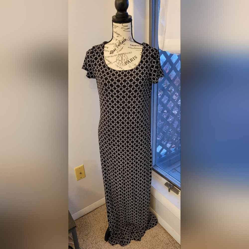Elegant Black and White Patterned Dress